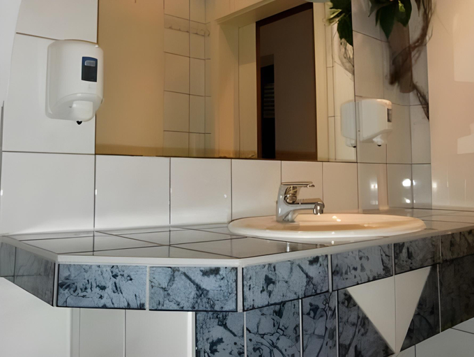 Bathroom 3, Hotel & Restaurant Hullen, Ahrweiler