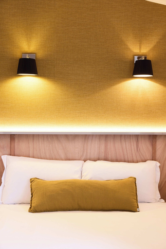 Bedroom 2, Hotel Henri IV, Charente-Maritime