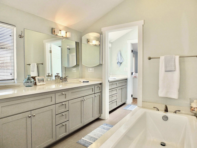 Bathroom 2, Park Avenue Beach Paradise Chic & Secluded 4 BDR, Los Angeles