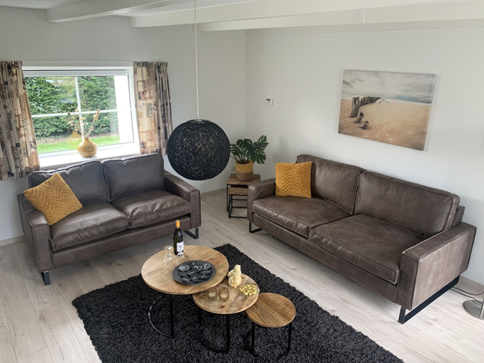 Living room 4, Cozy Holiday Home in Zonnemaire Near Lakebeach, Schouwen-Duiveland