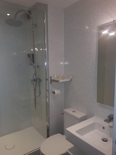 Bathroom 3, Logis Hotel Restaurant de l'Abbaye, Loiret