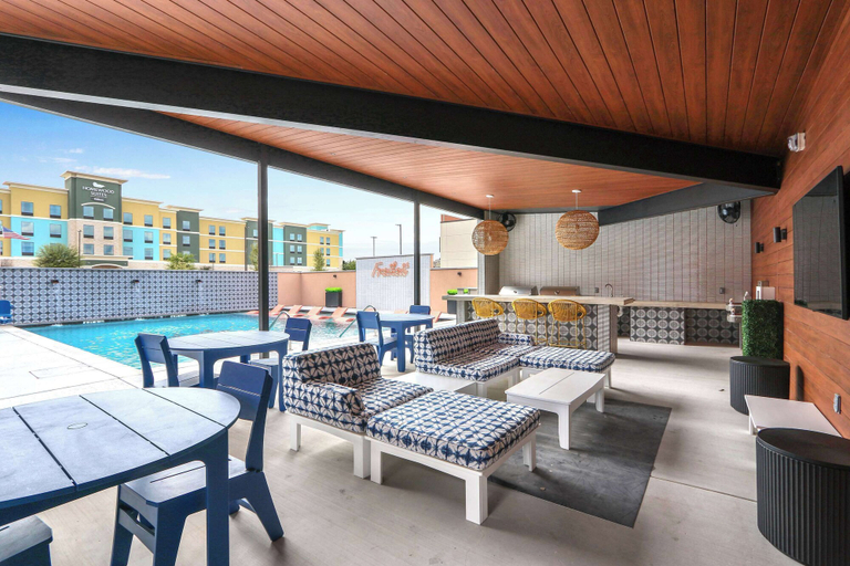 Food & Drinks 5, Chic Condo Minutes to Downtown, Gruene, & More, Comal