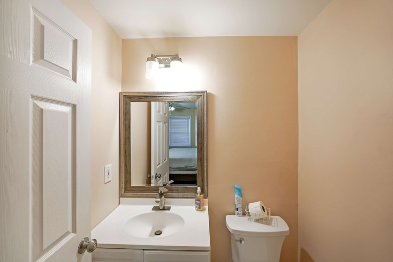 Bathroom, Marietta 2BR Close to Atlanta!, Cobb