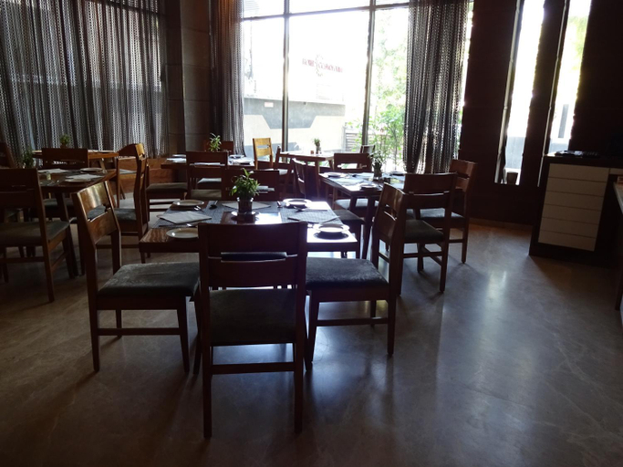 Food & Drinks 5, Hotel Cosmopolitan, Ahmadabad
