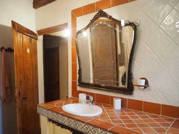 Bathroom 4, Cozy Noves Home with Pool Access, Bouches-du-Rhône