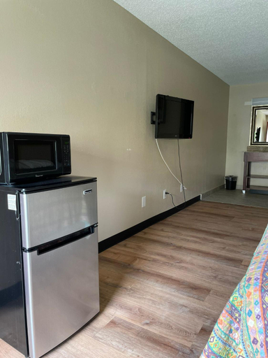 Others 5, DELUXE INN, Kosciusko