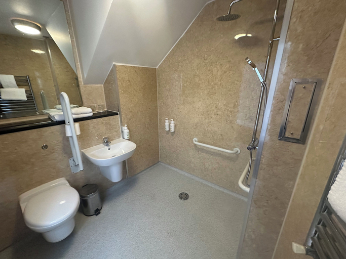 Bathroom 5, Rose and Crown Hotel, Wiltshire