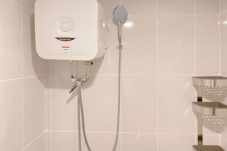 Bathroom 3, Best Studio Room At Tokyo Riverside Pik 2 Apartment, Tangerang