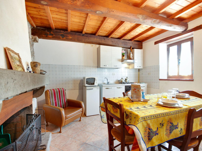 Others 5, Farmhouse in Italy with Private Terrace, Lucca