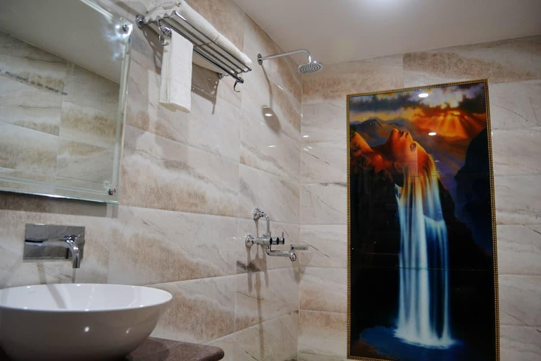 Bathroom, Madhuvan Palace, Varanasi