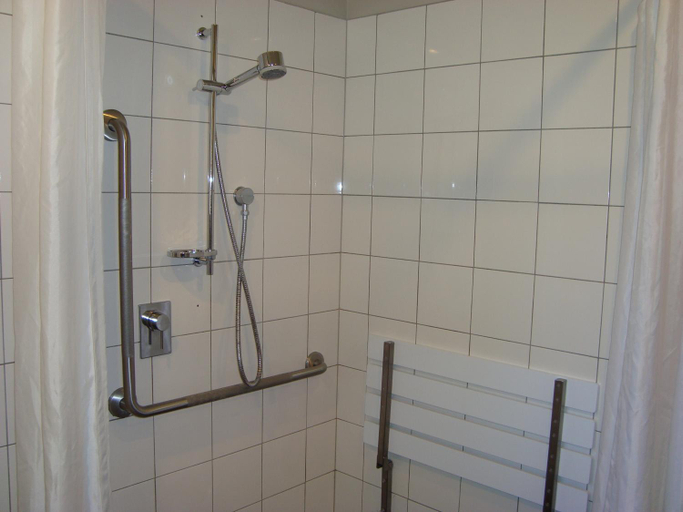 Bathroom 3, Azena Motel, Christchurch