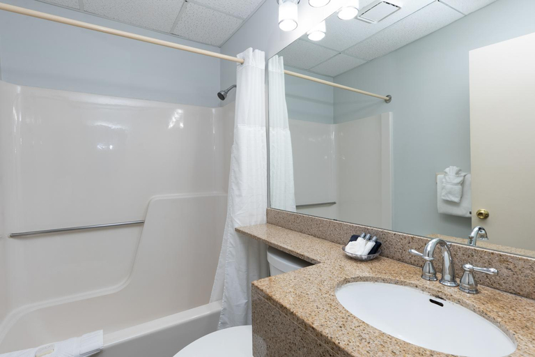 Bathroom 4, Boothbay Harbor Inn, Lincoln