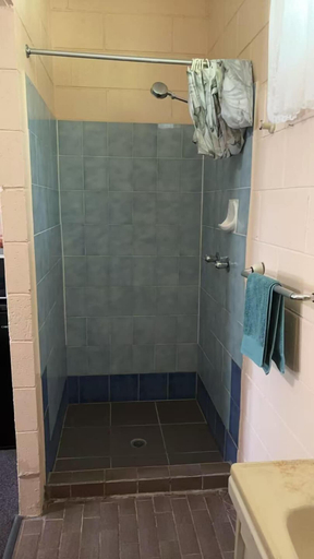 Bathroom 5, 1 Showgrounds Road Horse Creek QLD 4714, Mount Morgan