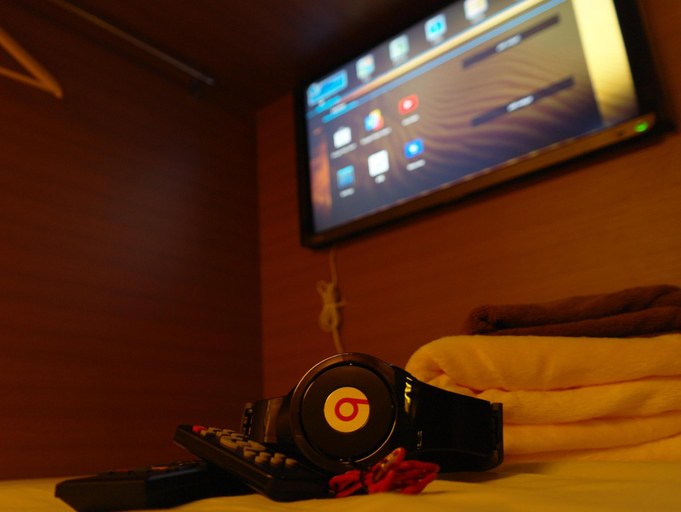 Bedroom 3, Chic Capsules, Singapura