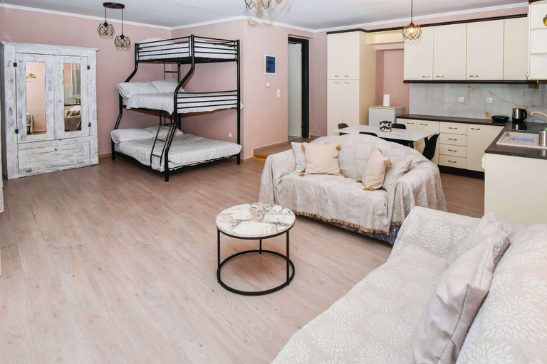 Room 3, Traditional Samos Home With Jacuzzi and Private Balcony, North Aegean