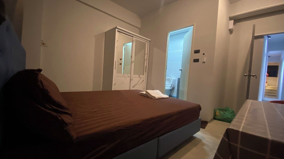 Room 2, Capricorn Hostel, Samphantawong