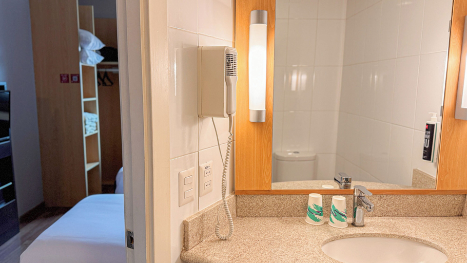Bathroom 5, ibis Puerto Montt, Llanquihue
