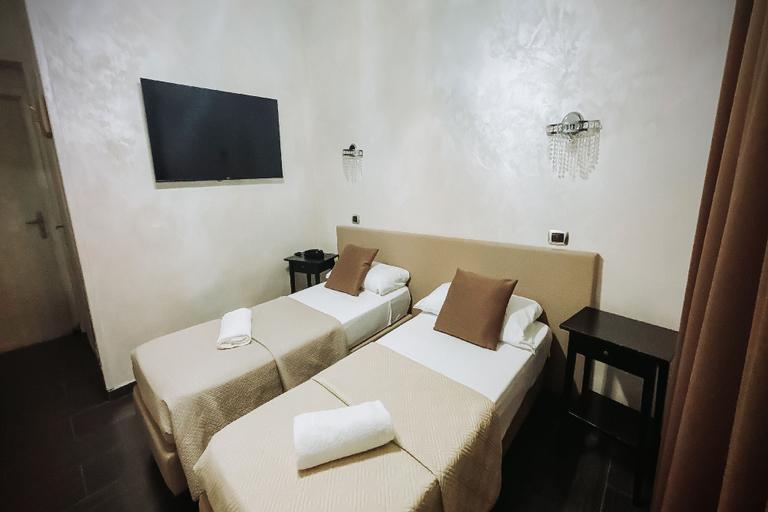 Bedroom 5, Bee Queen Hotel, Napoli