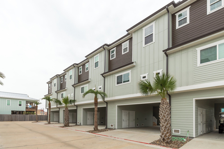 Exterior & Views, Modern Comfort, 3 Bedroom, Pets, Nueces