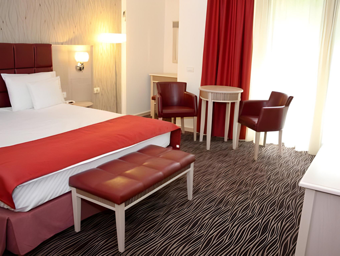 Others 2, Hotel President, Sanmartin