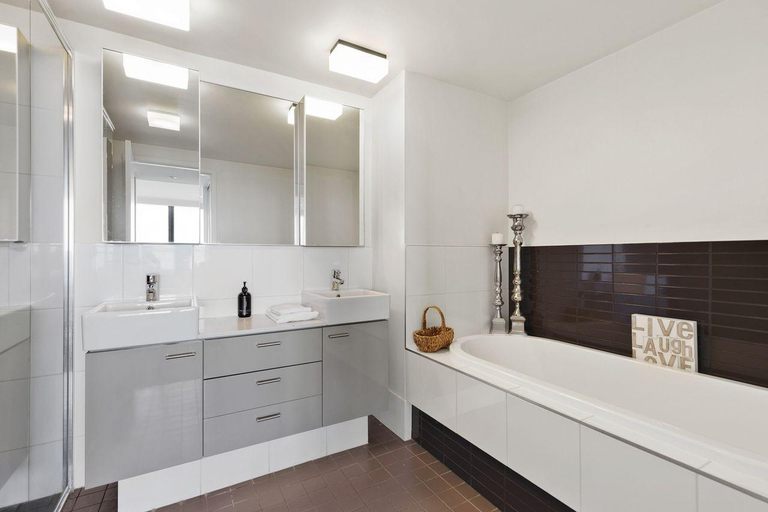 Bathroom, Lorne Chalet Apartment 42, Surf Coast - West