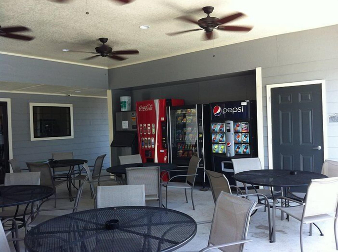 Food & Drinks 5, Southern Inn & Suites, Dewitt