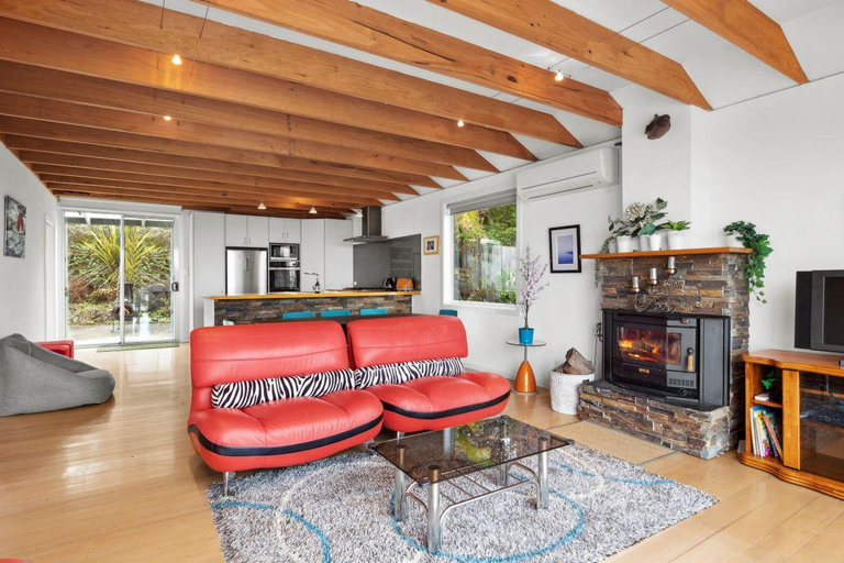 Others 4, Beach House, Colac-Otway - South