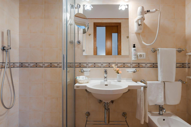 Bathroom 5, Hotel Villa Schuler, Messina
