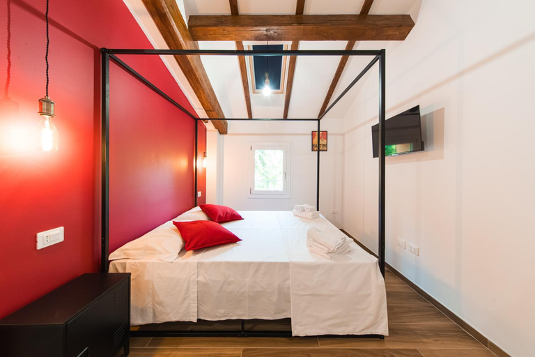 Others 4, Cicogna House, Bologna