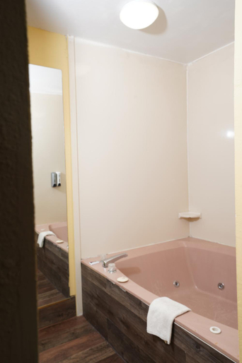 Facilities 3, Red Carpet Inn & Suites, Coweta