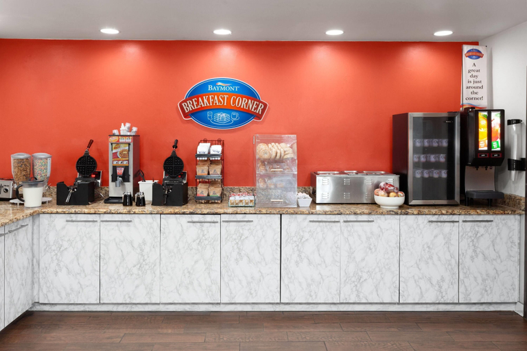 Food & Drinks 5, Baymont by Wyndham Green Bay, Brown