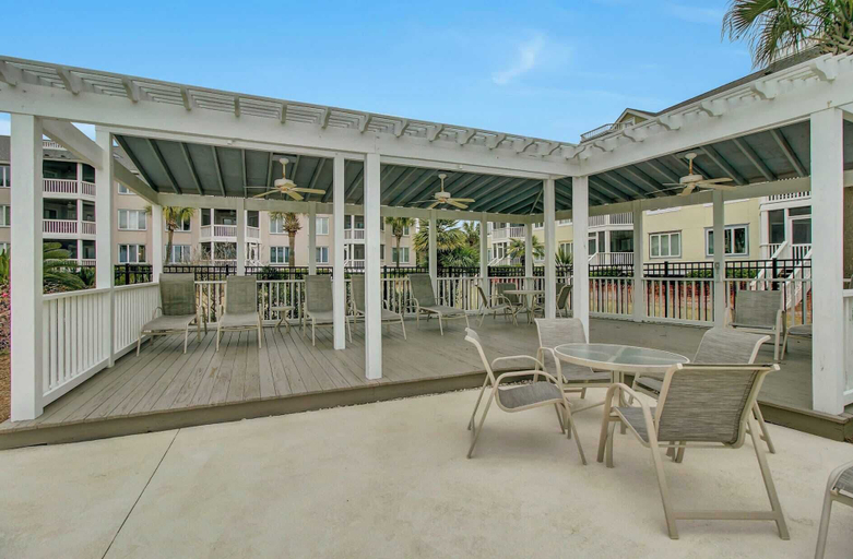 Food & Drinks, 103 H Tidewater by Avantstay Walk to Beach Community Pool, Charleston
