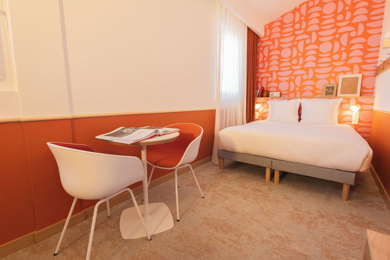 Bedroom 3, Grand Juste, Bouches-du-Rhône