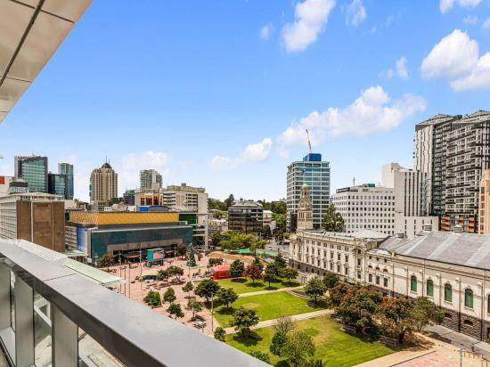 4, Urban Escape: Prime Location, Waitakere