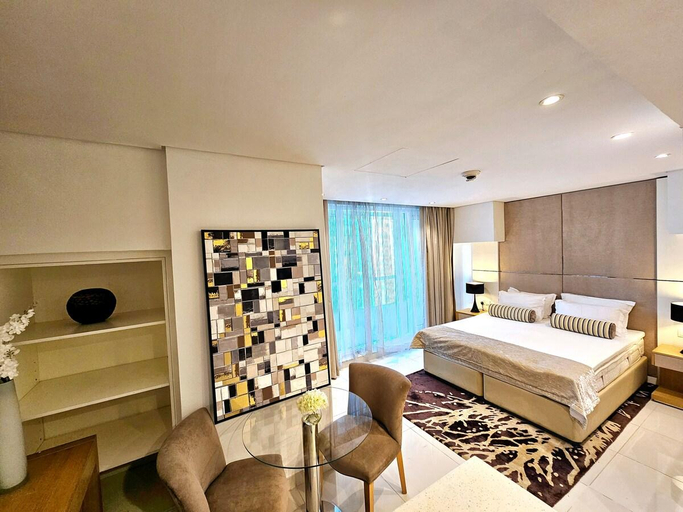 Separate living room, Modern Studio/close to Canal, Dubai