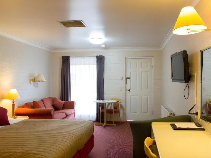Bedroom 2, The Club Motel Armidale, Armidale Dumaresq Bal