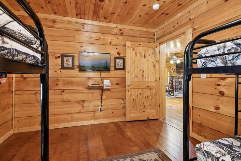 Room 3, Cozy Cottage w EV Charger Firepit Bed Swing, Sevier