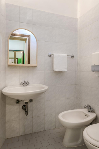 Bathroom 5, Hotel Berna, Rimini