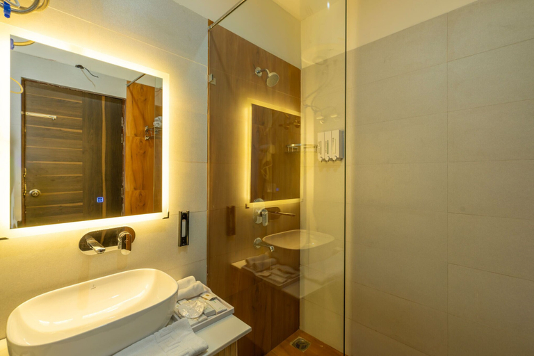 Bathroom 3, Stars and Windsongs, Sirmaur