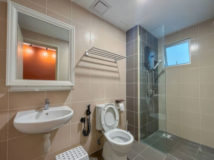 Bathroom 3, Razak City Residences by Emily in Town, Kuala Lumpur