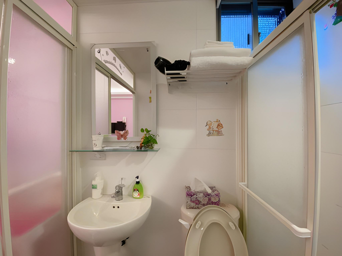 Bathroom 4, Jiufen Golden House, New Taipei City