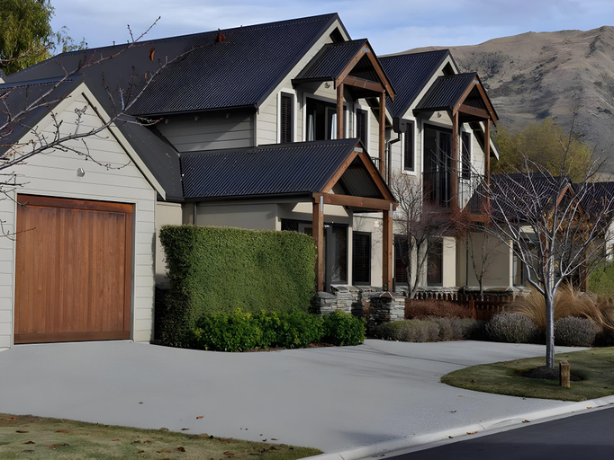Exterior & Views