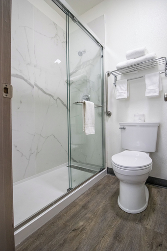 Bathroom 4, Shilo Inn Suites Tillamook, Tillamook