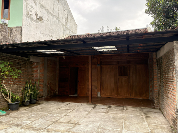 Exterior & Views 1, Dewananda Homestay, Sleman