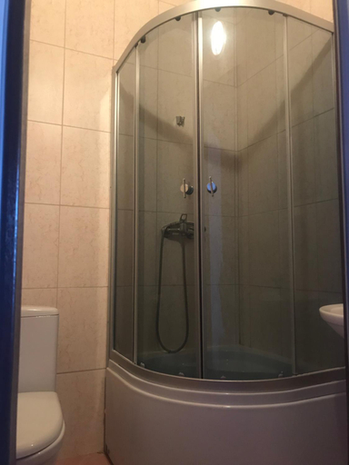 Bathroom 5, Пані Анна, Kamianets'-Podil's'kyi