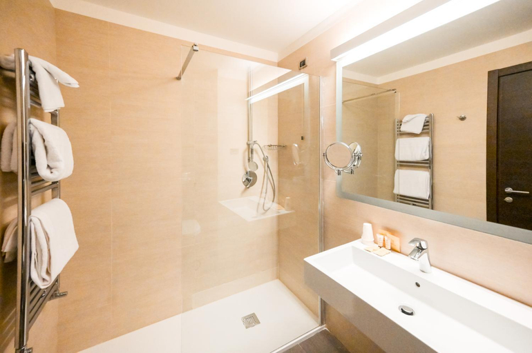 Bathroom 4, Hotel Selene, Roma