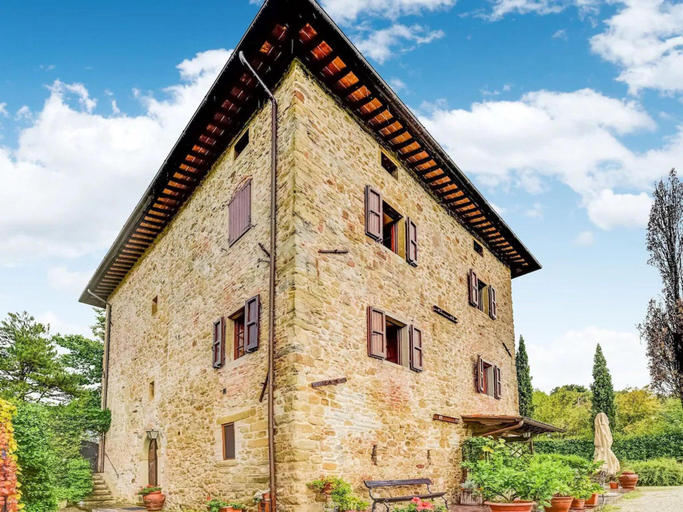 Others 4, Rustic Comfort with Modern Touch, Arezzo