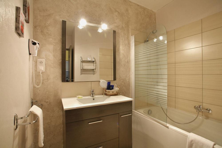 Bathroom 4, Logis Hotel Medieval, Montelimar Nord, Ardèche