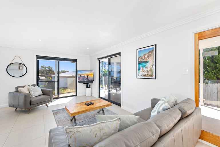 Others 4, The Tomaree Downstairs, Port Stephens