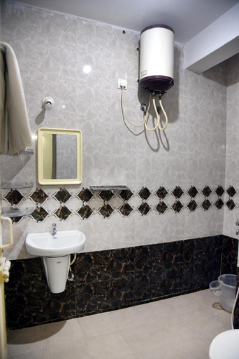 Bathroom 3, Elite 4 Stays Koramangala, Bangalore
